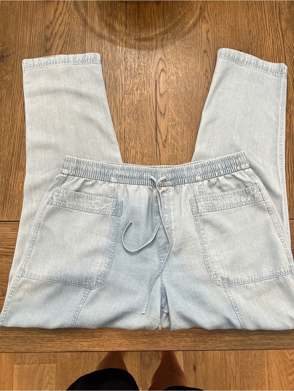 Like new! Women’s Loft Outlet Light Wash Drawstring Jeans- Lyocell - Large
